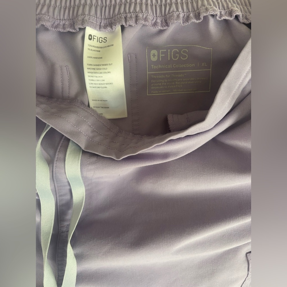 Figs Women's Lavender Dew Scrub Set - TECHNICAL COLLECTION - Picture 2 of 11